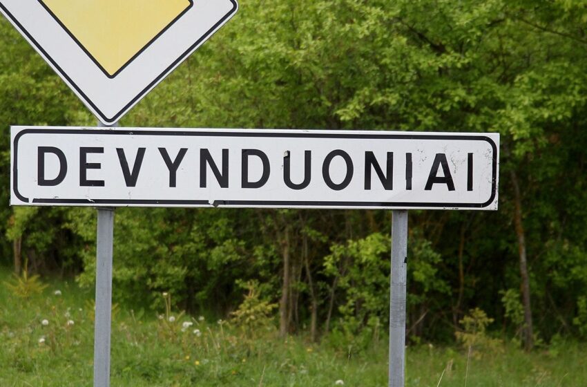  Devynduoniai: mitiniai pasakojimai ir kalbinės asociacijos