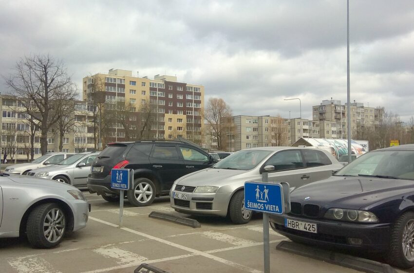  Susipliekė dėl stovėjimo vietos