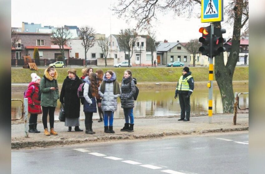  Pareigūnai priminė, kaip teisingai pereiti gatvę