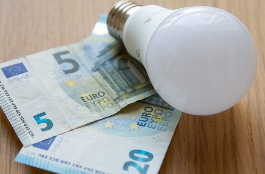  Vyriausybė pritarė elektros ir dujų kainų kompensacijoms gyventojams