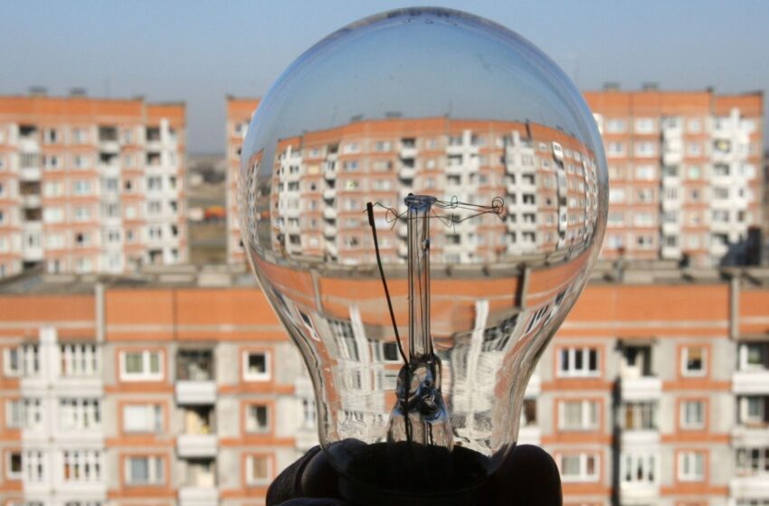  Nuo liepos mažiau mokėsime už elektrą