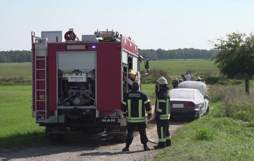  Krakių seniūnijoje liepsnojo žolės smulkintuvas