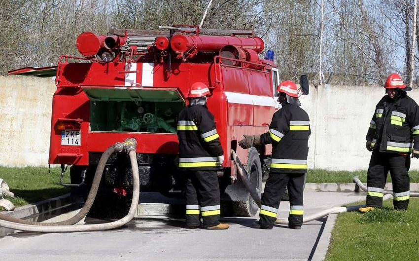  Ugniagesiai gelbėtojai skubėjo į cukraus fabriką