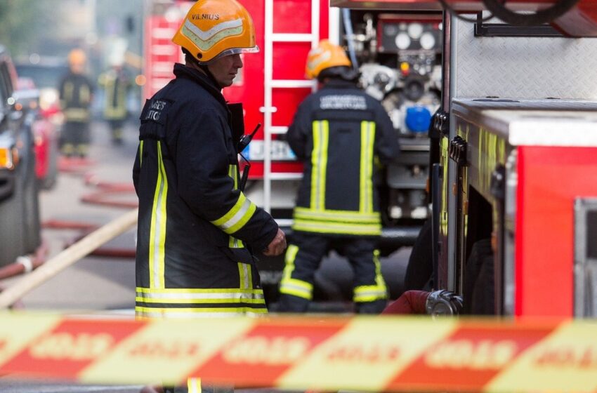  Į namą skriejo Molotovo kokteiliai