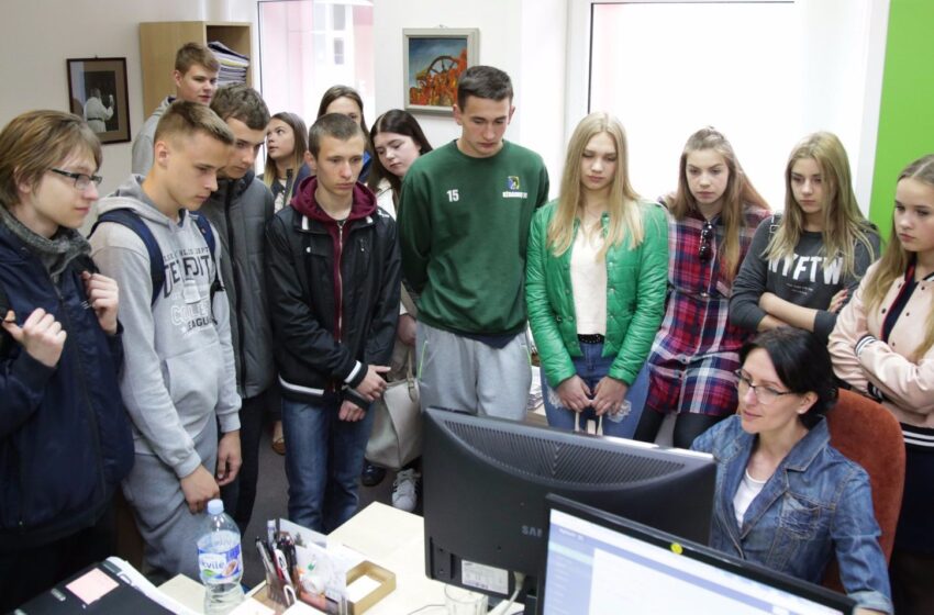  Redakciją okupavo svečiai iš Šviesiosios gimnazijos (su fotogalerija)