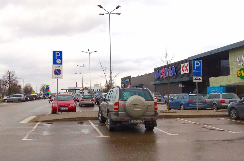  Stovėjimo aikštelėje siūlo meilę už pinigus ar pokštauja?