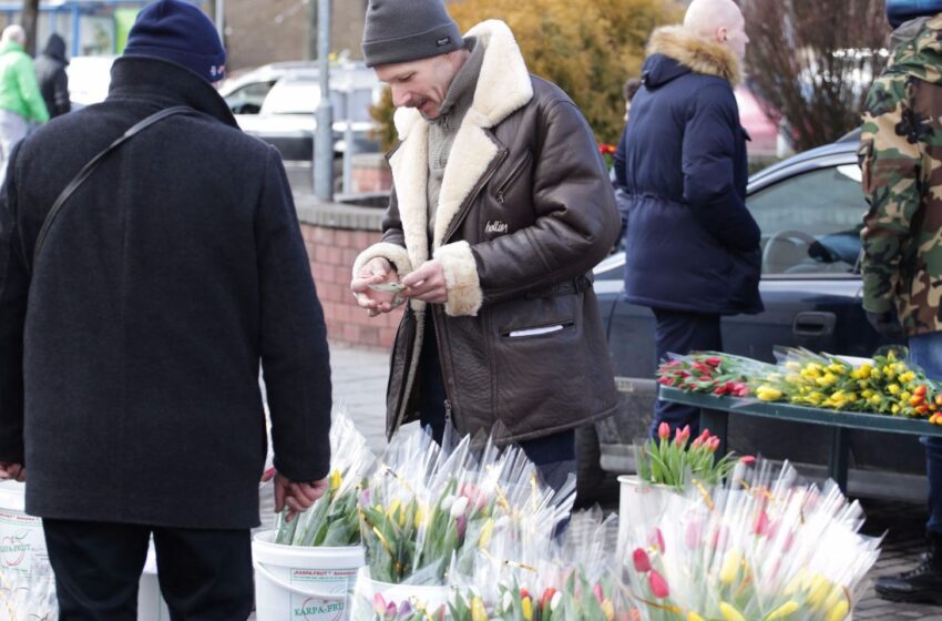  Kėdainiečiai šturmavo gėlių prekyvietes