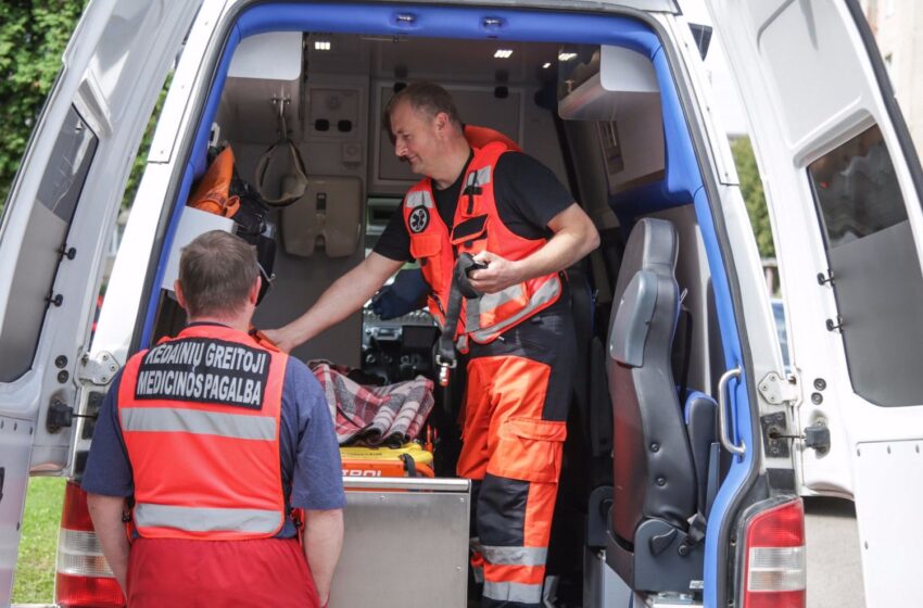  Po automobiliu palindo vaikas (foto, video)