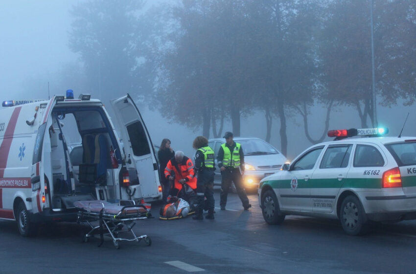  Rūkas padarė savo: taksi partrenkė dviratininką (su fotogalerija)