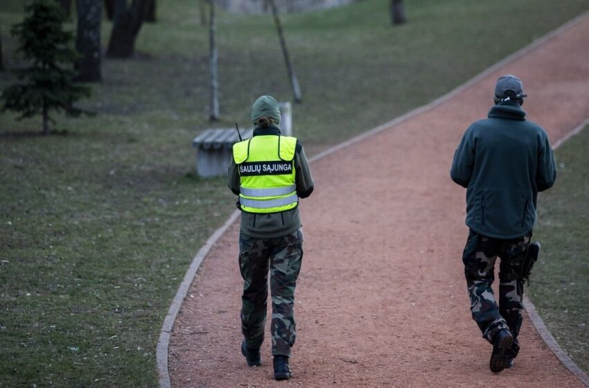  Karantiną svarstoma pratęsti dviem savaitėms, bet apribojimų po Velykų sumažės