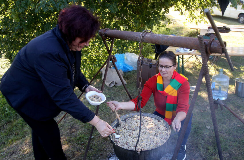  O kodėl gi ne: paskutinėms rudens dienoms – romantiška vakarienė gamtoje