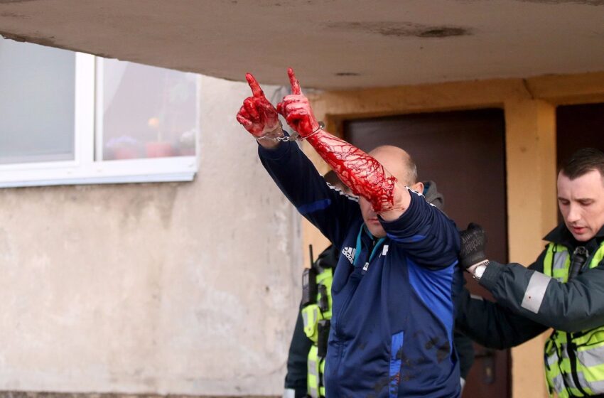  „Oskaro“ vertas spektaklis: susipjaustė rankas, į gaisrininkus metė plytą (foto)