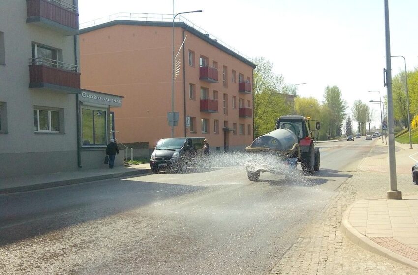  Tęs gatvių laistymą
