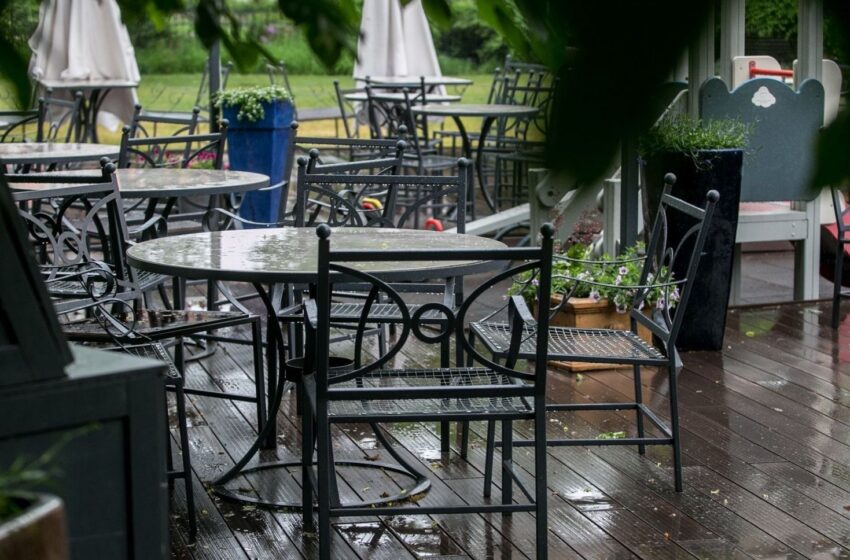  Vyriausybė peržiūrės karantino sąlygas, spręs dėl mokyklų, restoranų darbo