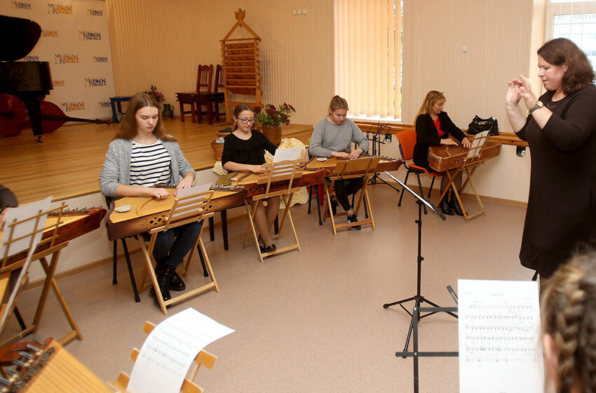  Muzikos mokykloje siaučia „Folkvirusas“