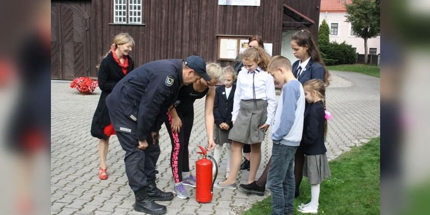  Mokė vaikus naudotis gesintuvu