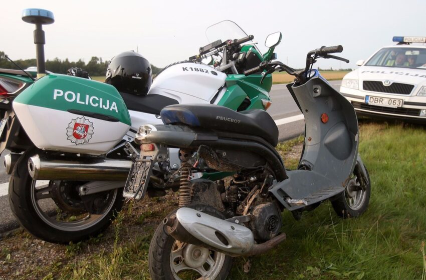  „Pas mergas“ nenuvažiavo: neblaivų motorolerininką sustabdė policininkai