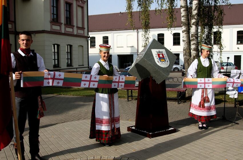  Atidengė monumentą, liudijantį apie Kėdainių ir Gruzijos draugystę (GALERIJA)