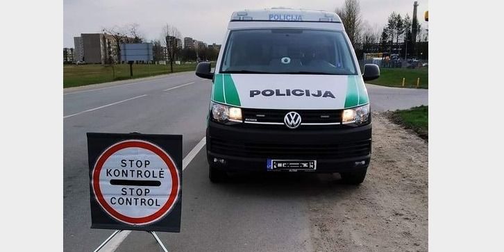  Kontrolės postai: į Kėdainius neįleisti 152 automobiliai