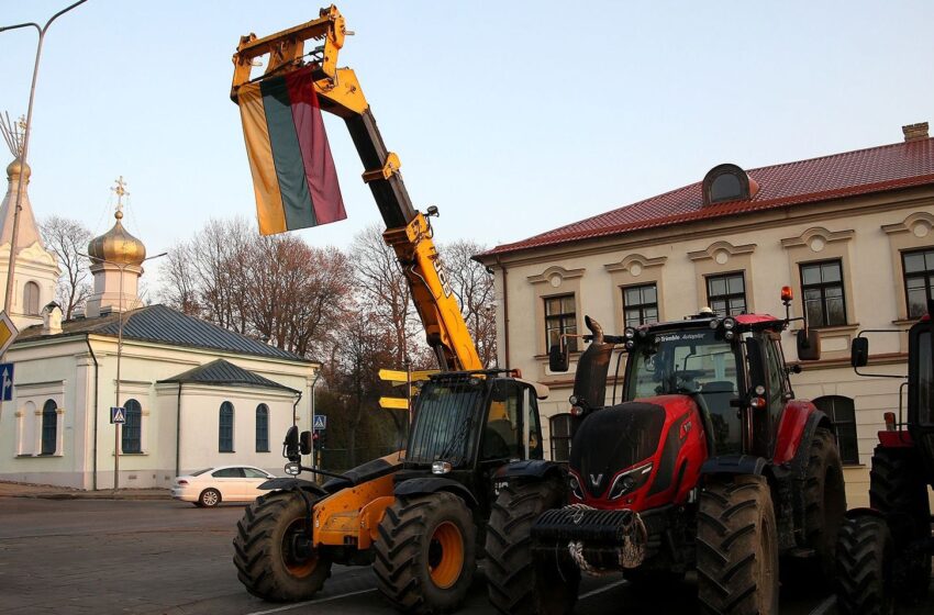  Į Kėdainius traktorius suvarė nepatenkinti ūkininkai. Tai nepadėjo – politikai jų spaudimą atlaikė (FOTO, VIDEO)