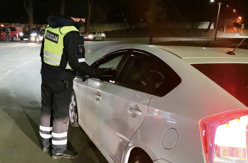  Naktį automobilyje rasta narkotinių medžiagų