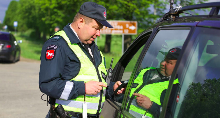  Kilnus poelgis – pastebėjęs girtą vairuotoją sekė paskui, atėmė raktelius ir sulaukė policijos