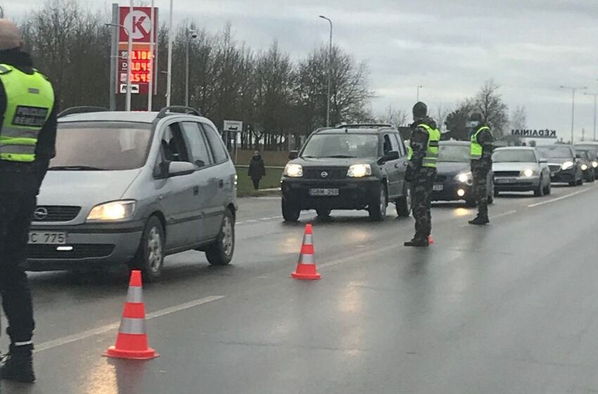  Į Kėdainius neįleista 230 automobilių