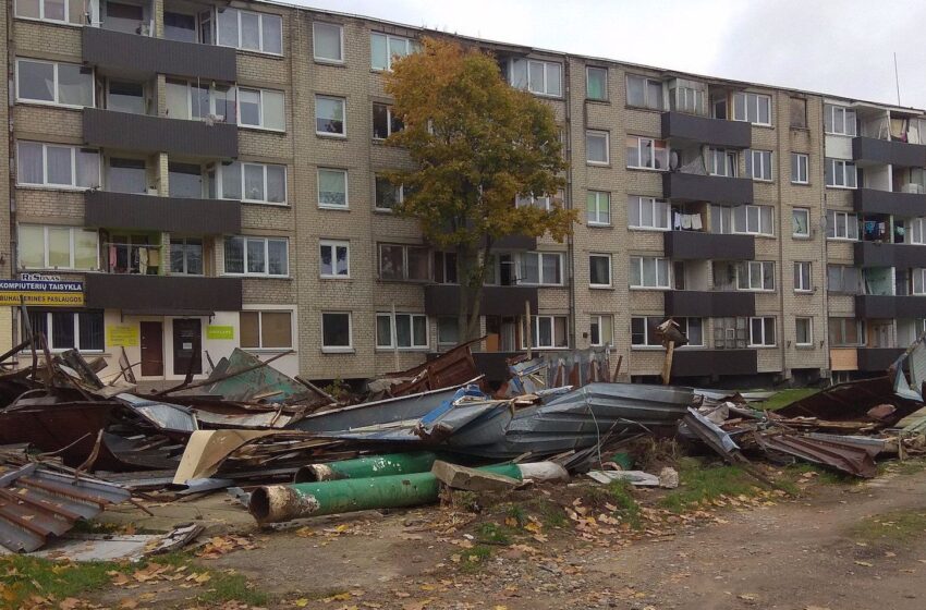  Buvusi prekyvietė sulyginta su žeme