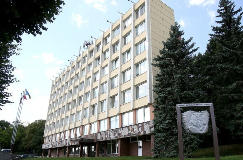  Meras atleido savo patarėją