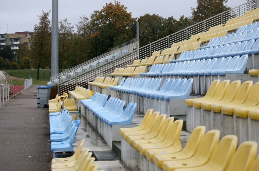  Dėl nusidėvėjusios stadiono futbolo aikštės dangos gresia iškritimas iš lygos