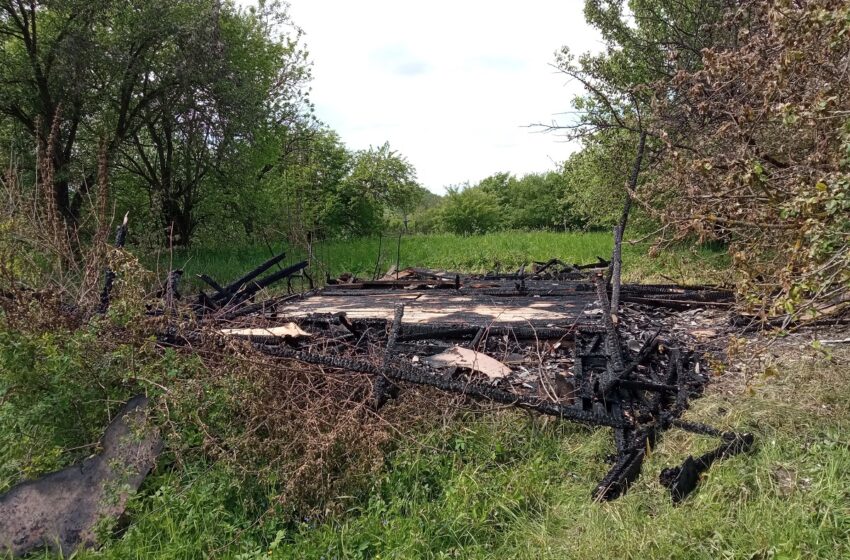  Pašiliuose sodo namelis virto degėsių krūva – įtariamas padegimas