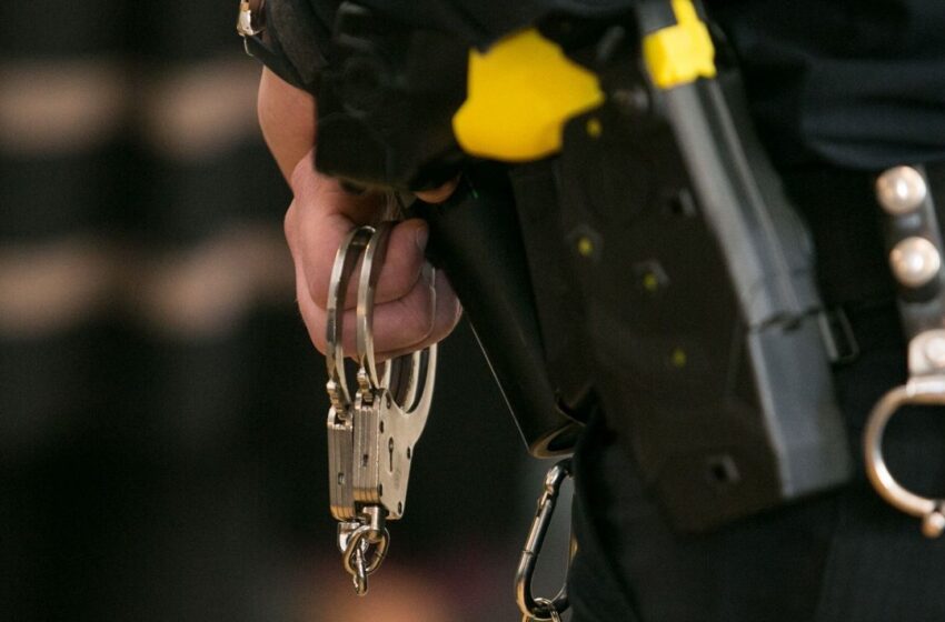  Neblaivus vyras apspardė policijos automobilį