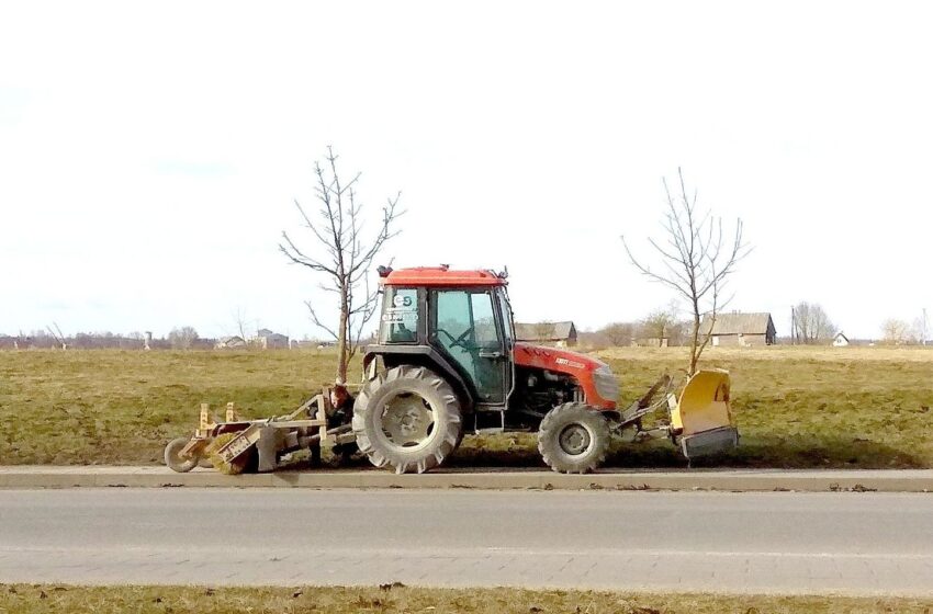  Po žiemos šluojami miesto šaligatviai ir gatvės