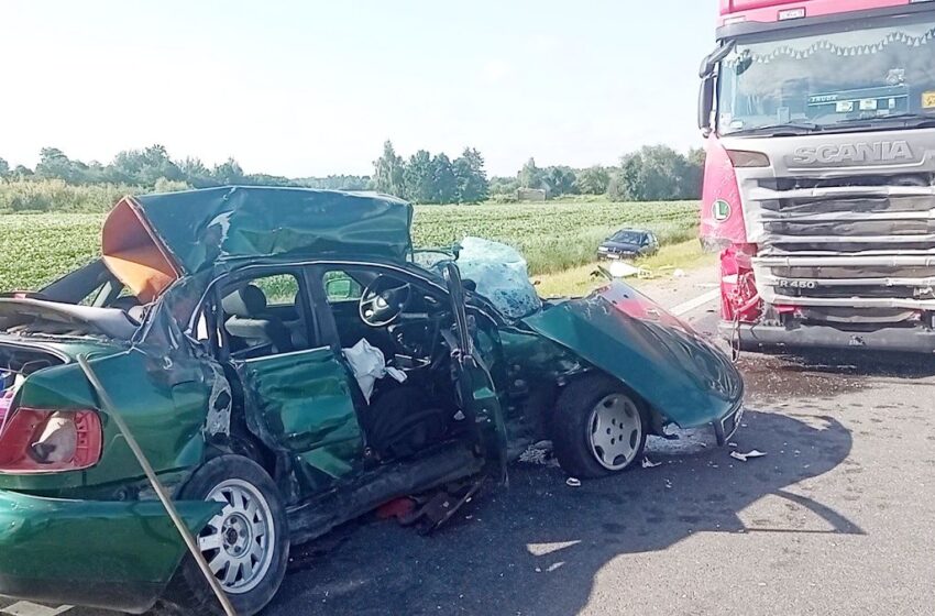  „Via Balticoje“ susidūrė vilkikas ir lengvasis automobilis (VIDEO)