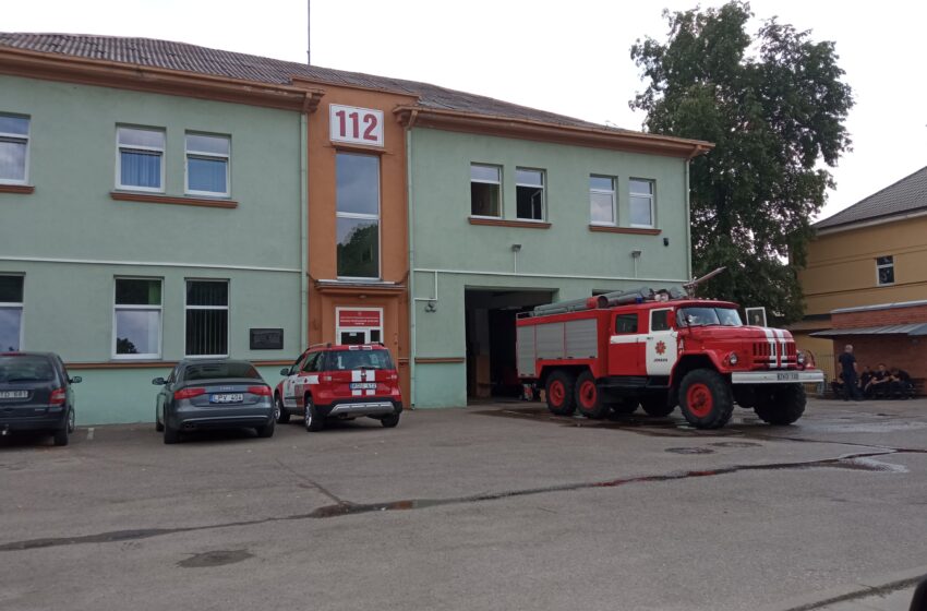 ugniagesiai išvyksta į iškvietimą