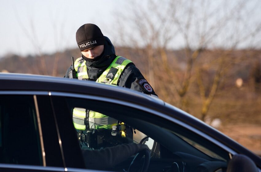  Pas BMW keleivį aptiko, įtariama, narkotikų