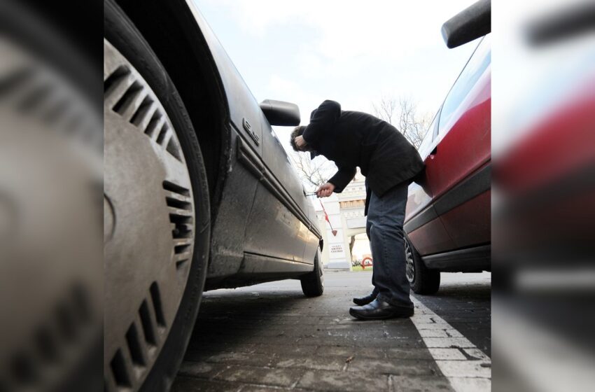  Iš garažo pavogtas kampinis šlifuoklis, iš automobilio – akumuliatorius