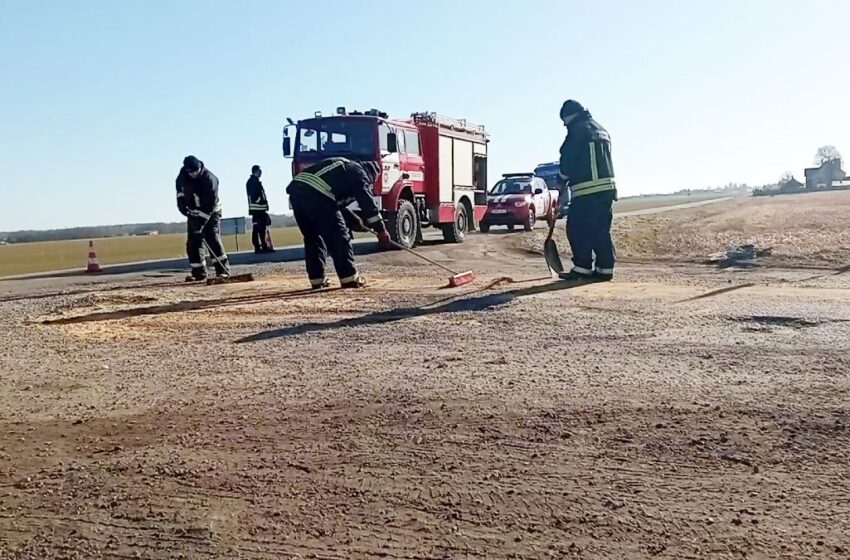 Pirmadienio rytą Kėdainių rajone įvyko avarija, kurios metu susidūrė lengvasis automobilis „Audi A3“ ir sunkiasvoris vilkikas „Mercedes-Benz Across“