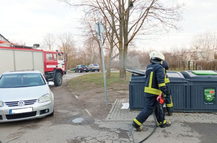  Konteinerį padegė išmetęs neužgesintą nuorūką