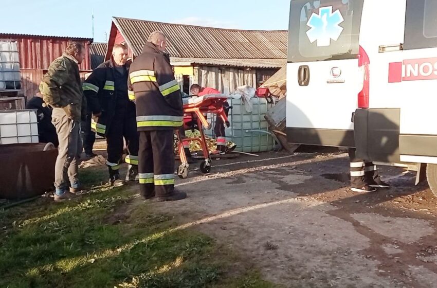  Kėdainių rajone iš puspriekabės iškritę konteineriai prispaudė moterį (FOTOGALERIJA)