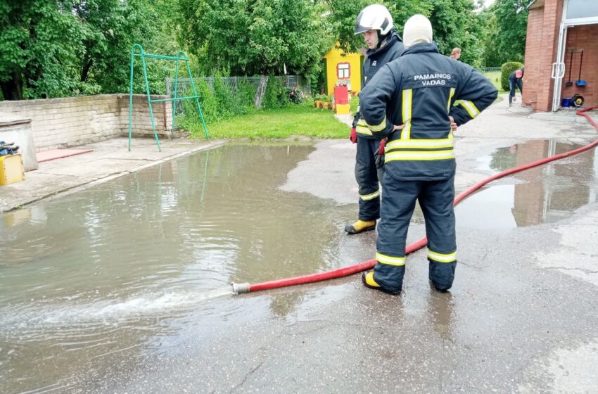  Dėl užlietų namų, rūsių ir kaimų kalta ne tik liūtis