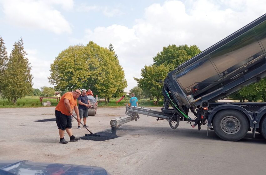  Krakių seniūnijos kaimuose tvarkomos išdaužos, liejamas ištisinis asfaltas