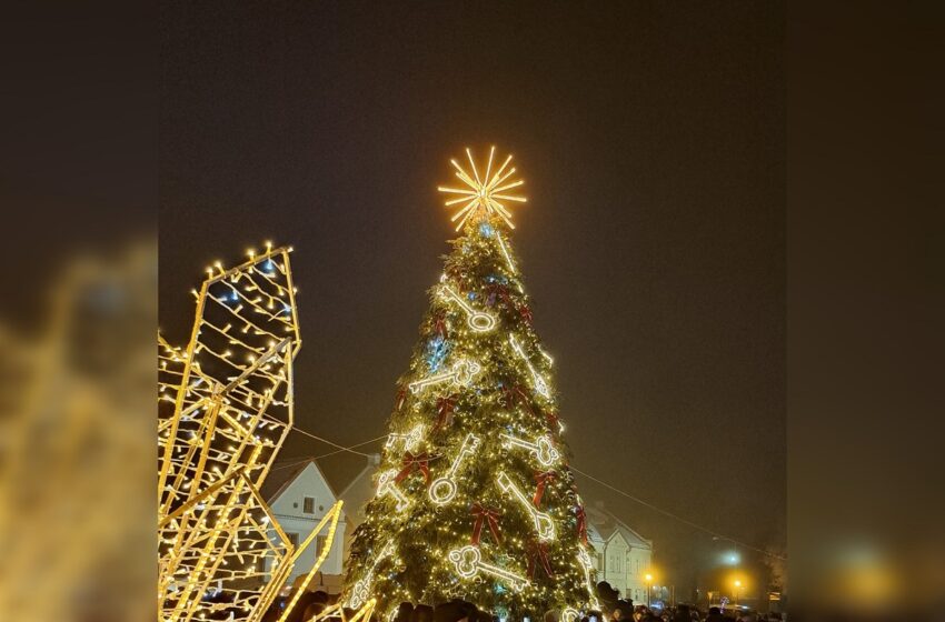  Didžiųjų metų švenčių laukimas prasidėjo: Kėdainiuose įžiebta Kalėdų eglutė (VIDEO)