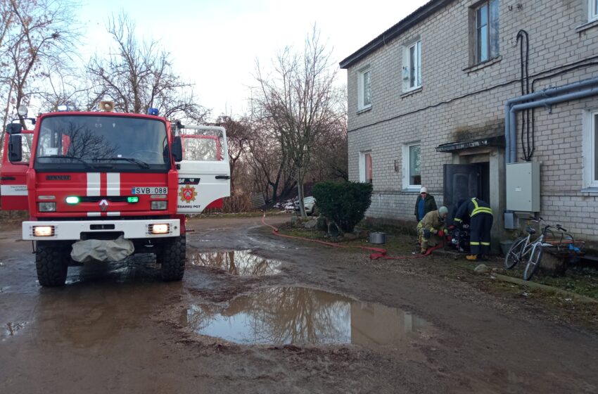  Užsemto daugiabučio gyventojai šaukėsi tarnybų pagalbos