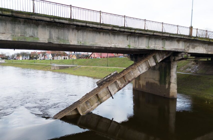  Tiltui per Nevėžį pinigų vis dar nėra, o 4 iš 10 kelių Kėdainiuose yra blogi