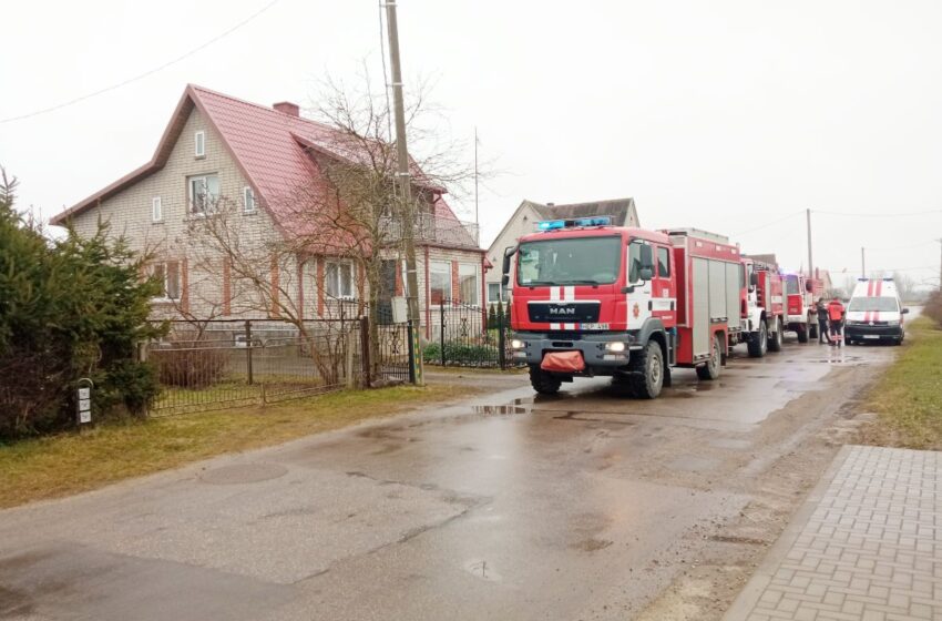  Kėdainių, Josvainių ir Pramonės ugniagesiai skubėjo į Keleriškius