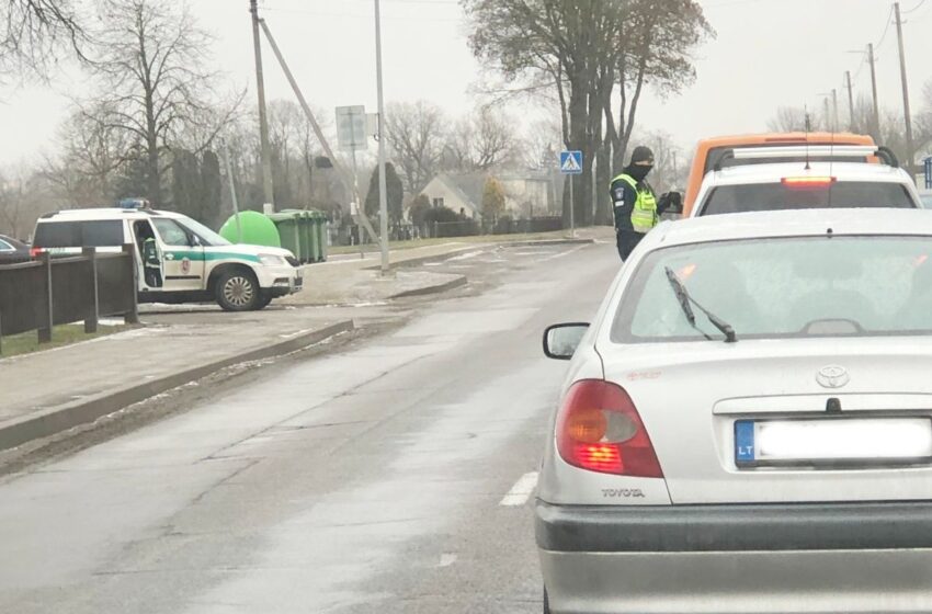  Policija įspėja: šventinėmis dienomis keliuose bus sustiprintas patruliavimas