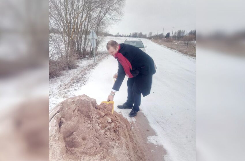  Trūko kantrybė: kaimo gyventojas pats ėmė barstyti kelius