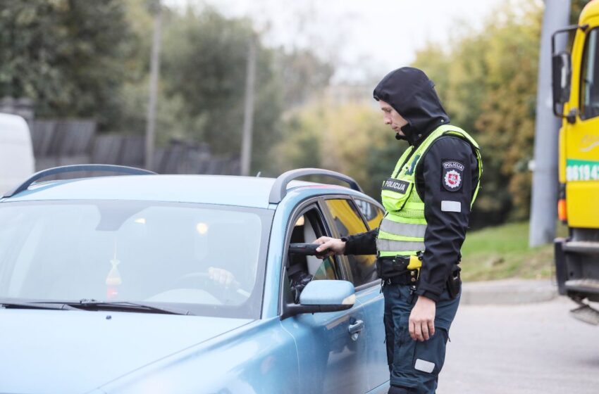  Neblaivus ir beteisis vairuotojas nesuvaldė automobilio