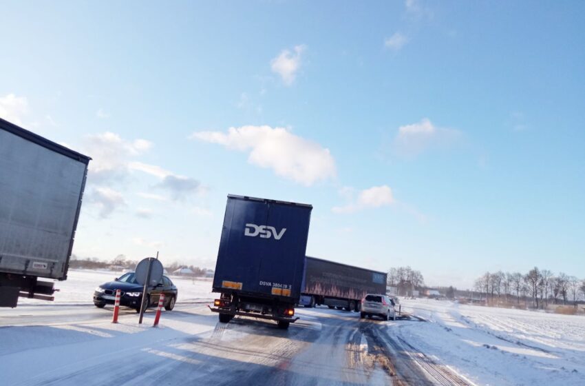  Snygis sukėlė chaosą Kėdainių rajono keliuose